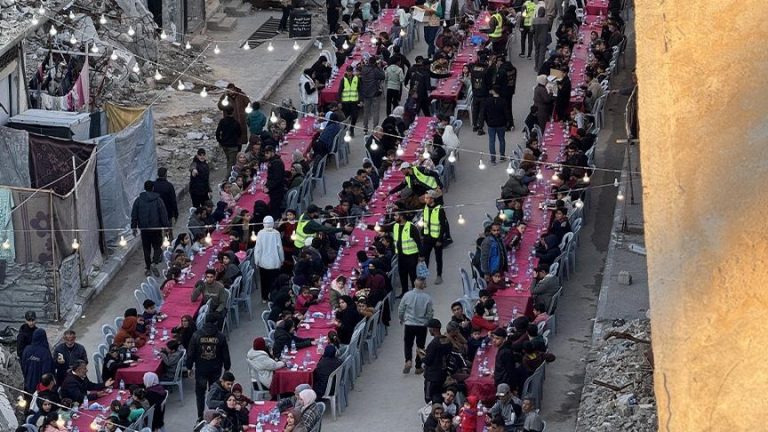 إفطار رمضاني في “حي الأمل” بخان يونس.. «هيومن أبيل» توزع مليون وجبة خلال رمضان وتؤكد تقديم 10 ملايين منذ بدء الحرب