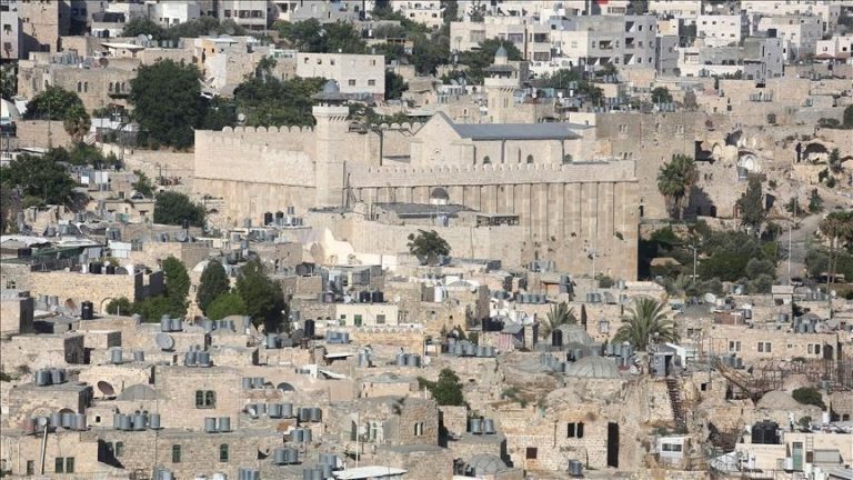 قيود إسرائيلية مشددة على الصلاة في المسجد الإبراهيمي بالخليل خلال العشر الأواخر من رمضان