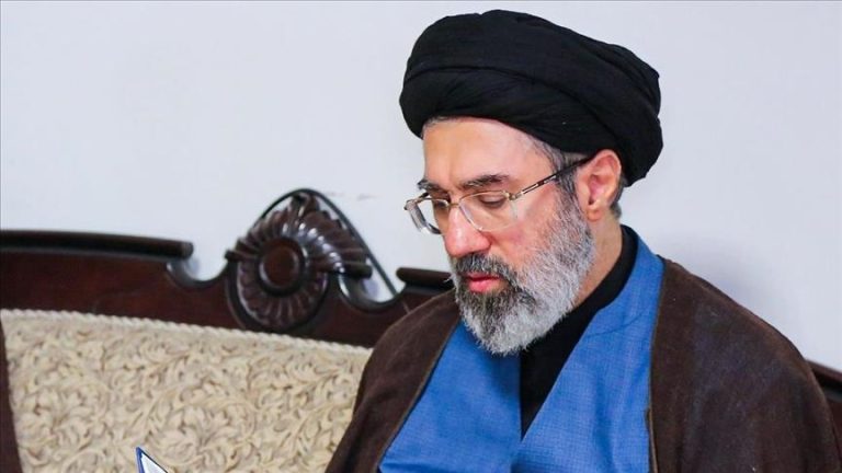 عُمان والعراق وفصائل حليفة لطهران تهنئ مجتبى خامنئي بعد اختياره مرشدًا جديدًا لإيران