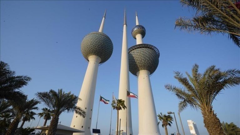 الكويت تعلن إحباط مخطط “خطير” يستهدف منشآت حيوية واعتقال 10 متهمين