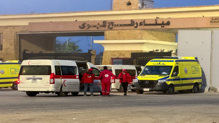 أزمة إغلاق معبر رفح وتداعيات حصار غزة وتوقف إجلاء الجرحى والوضع الإنساني