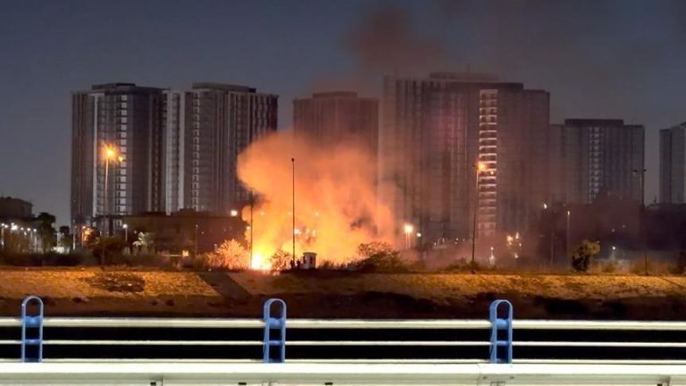 انفجارات قرب مطار بغداد واستهداف محيط مقر دبلوماسي أمريكي والعثور على منصات صواريخ