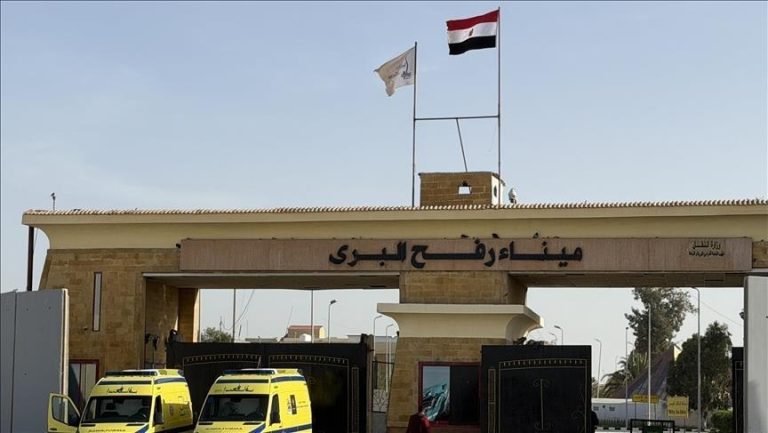 اعتقال فلسطيني على معبر رفح خلال عودته إلى غزة يثير مخاوف من تحويله إلى بوابة توقيف