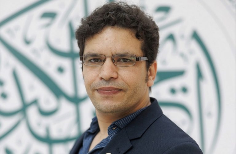 الجزائري سعيد خطيبي يحصد جائزة البوكر بروايته أغالب مجرى النهر