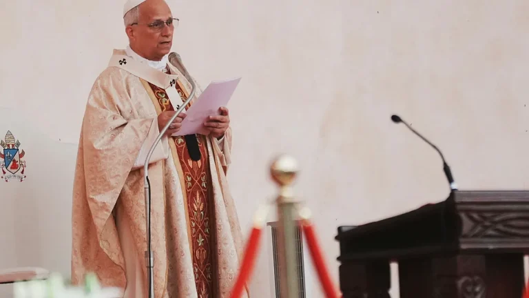 البابا ليو الرابع عشر يرفض قتل المحتجين وينتقد العمليات العسكرية ضد إيران
