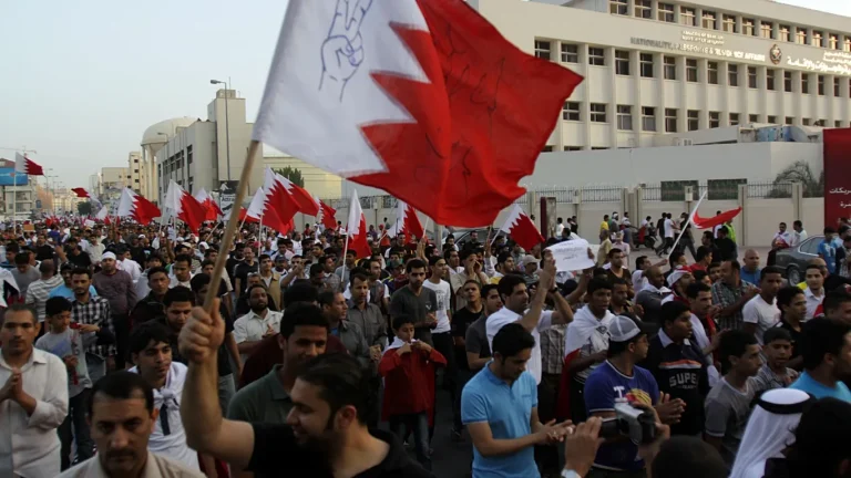 إسقاط الجنسية البحرينية يطال العشرات بعد اتهامات بالتعاطف مع تحركات إقليمية خارجية