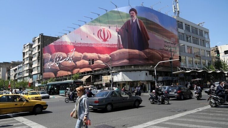 الولايات المتحدة تدعو رعاياها لمغادرة إيران فورًا بعد إعادة فتح المجال الجوي جزئيًا