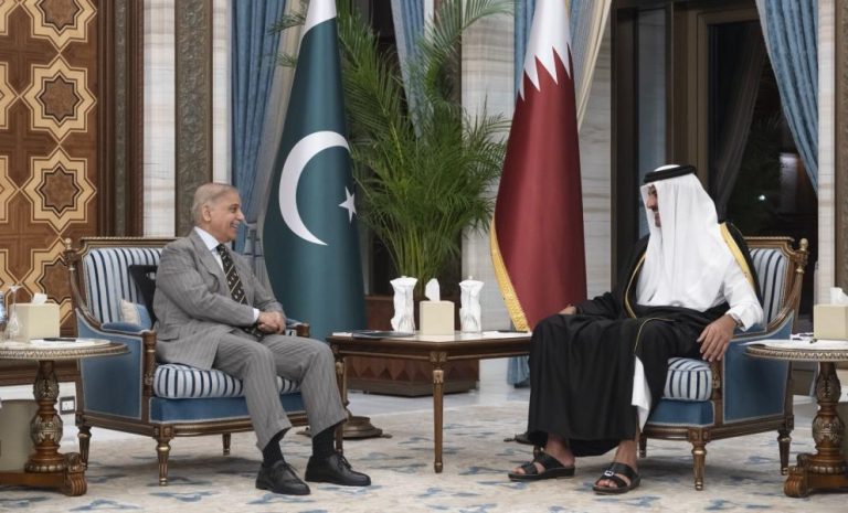 أمير قطر وشريف يبحثان هدنة أمريكا وإيران وتطورات لبنان