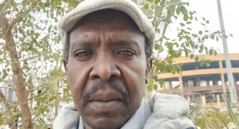 أبعاد وملابسات ترحيل الكاتب السوداني إدريس بابكر عقب احتجازه لفترة طويلة