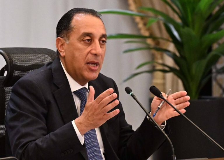 تفاصيل رفع الحد الأدنى للأجور في القطاع الحكومي والخاص وتحديات الموازنة العامة الجديدة