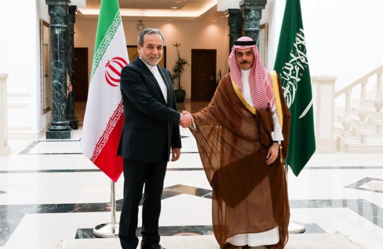 إيران: عراقجي أوضح لنظيره السعودي مخاطر الاستفزازات الأمريكية