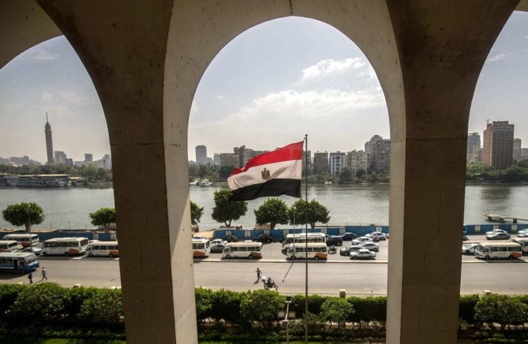 مصر تعلن عن اتصالات مكثفة مع دول خليجية وقوى إقليمية لتهدئة الصراع