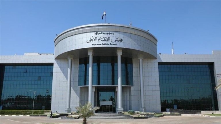 العراق يسلّم متهمين أمريكيًا وفنلنديًا لبلديهما بعد تبرئتهما من الانتماء لـ”داعش”