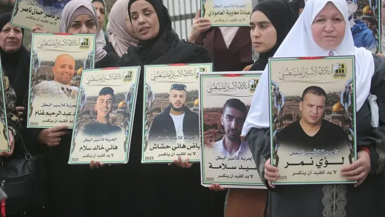 تطورات مفزعة في ملف الأسرى الفلسطينيين في سجون إسرائيل وتصاعد أرقام المعتقلين