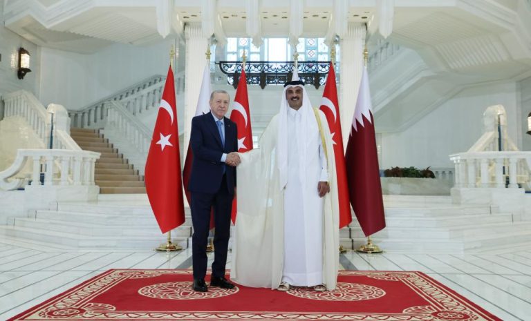 أمير قطر وأردوغان يبحثان وقف الحرب بين أمريكا وإيران