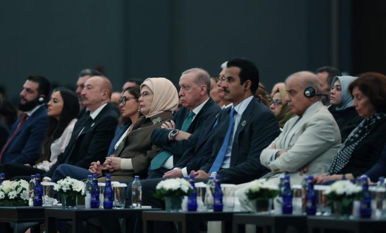 اجتماع قطري تركي باكستاني يدعم خفض التصعيد بالمنطقة