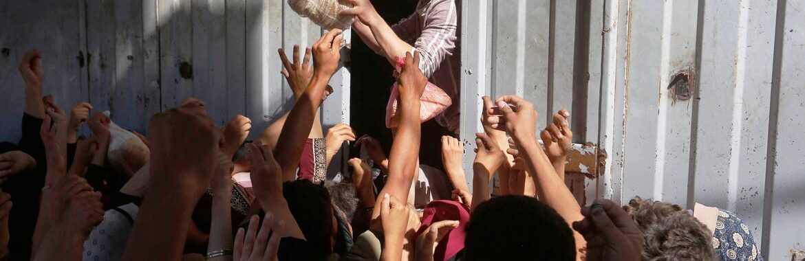 أزمة نقص الدقيق تهدد رغيف الخبز في فلسطين وتفاقم معاناة النازحين بقطاع غزة