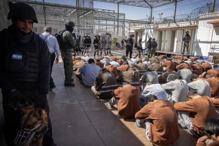 إحصائيات صادمة حول أعداد المعتقلين الفلسطينيين داخل سجون الاحتلال الإسرائيلي تثير القلق العالمي