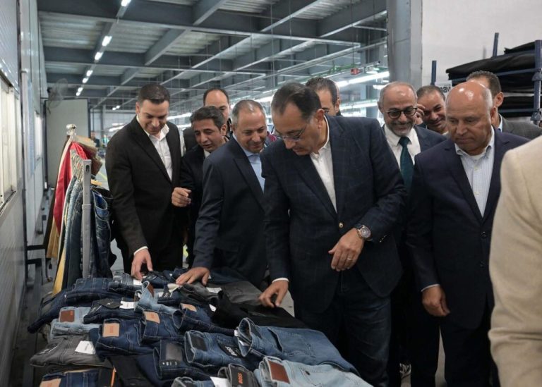 أزمة حقوق العمال داخل مصنع آكاي للملابس الجاهزة في بورسعيد تكشف فجوات قانونية واسعة