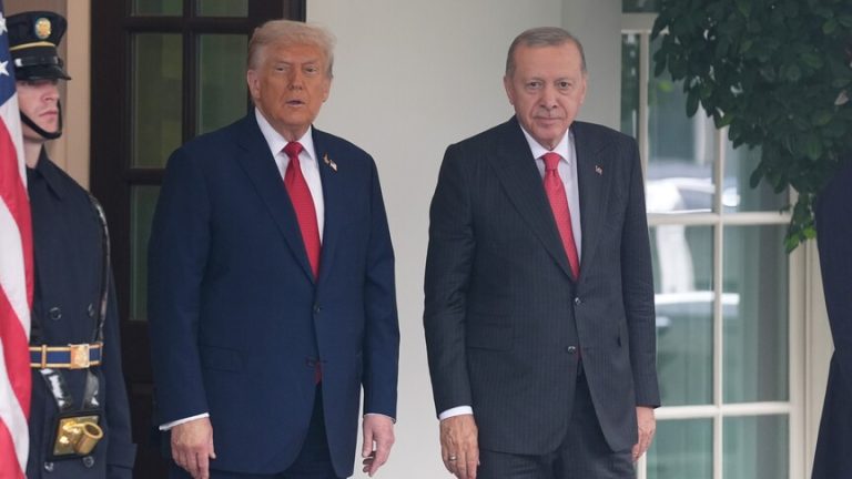 أردوغان وترامب يبحثان تثبيت هدنة إيران وتحويلها إلى سلام دائم