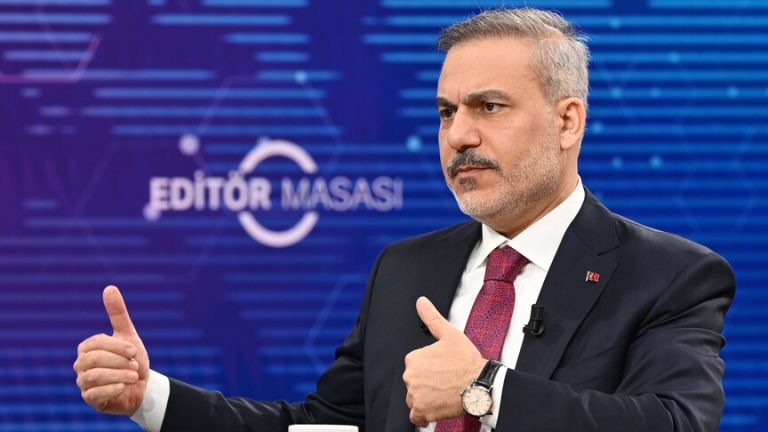 هاكان فيدان: نتنياهو يسعى لإعلان تركيا “عدوًا جديدًا” بعد إيران