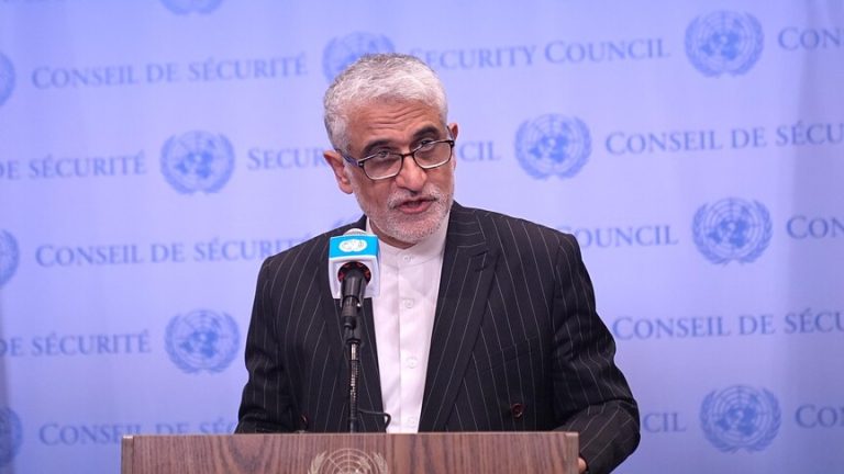 إيران تطالب دولًا عربية بتعويضات وتتهمها بالمشاركة في الحرب إلى جانب واشنطن وتل أبيب