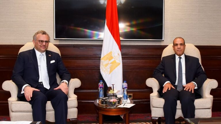 مصر تبحث مع مستشار ترامب تطورات الشرق الأوسط ومفاوضات واشنطن وطهران وملفات السودان ولبنان