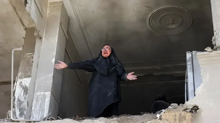 أكثر من 100 خبير قانوني أمريكي: حرب ترامب على إيران انتهاك صارخ وقد ترقى إلى جرائم حرب