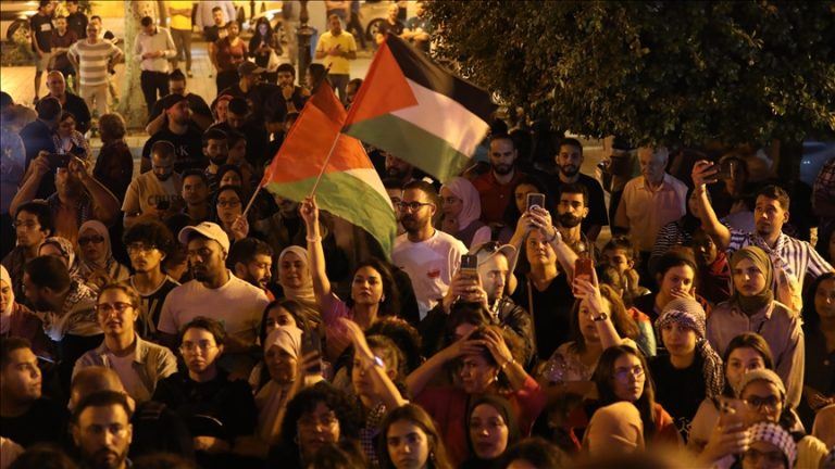 مسيرة في تونس تطالب بالإفراج عن نشطاء “أسطول الصمود” وتجريم التطبيع مع إسرائيل