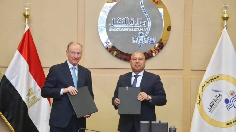 مصر وروسيا توقعان مذكرة تفاهم لتعزيز التعاون في النقل البحري وإنشاء ممر لوجيستي مشترك
