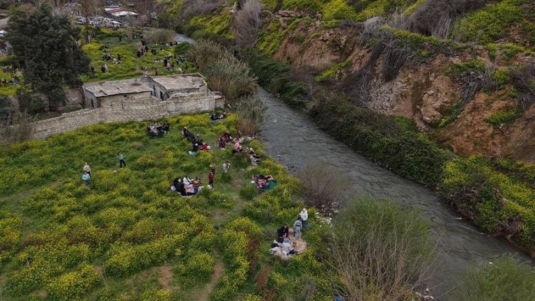 نهر بردى يستعيد جريانه في دمشق بعد أمطار الربيع.. ومشاهد التفاؤل تعود إلى ضفافه