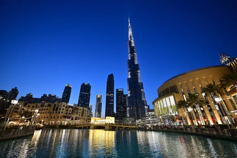 وول ستريت جورنال: الإمارات تطلب من أمريكا فتح خطوط مقايضة ومصرف الإمارات يمتنع عن التعليق