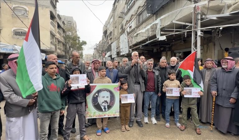 غضب شعبي في غزة رفضًا لقانون إعدام الأسرى… وقفة جماهيرية في مخيم البريج تندد بالتشريعات الإسرائيلية