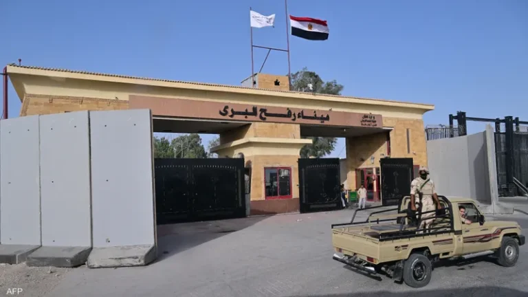 الصحفي معتصم الدلول يروي واقعة عند معبر رفح تتعلق بتفتيش أمتعة عائدة إلى غزة