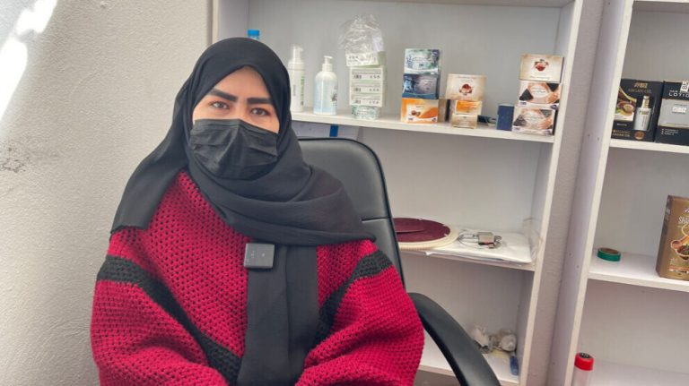 إرادة تكسر القيود: كيف تقود نساء أفغانستان ثورة اقتصادية صامتة؟