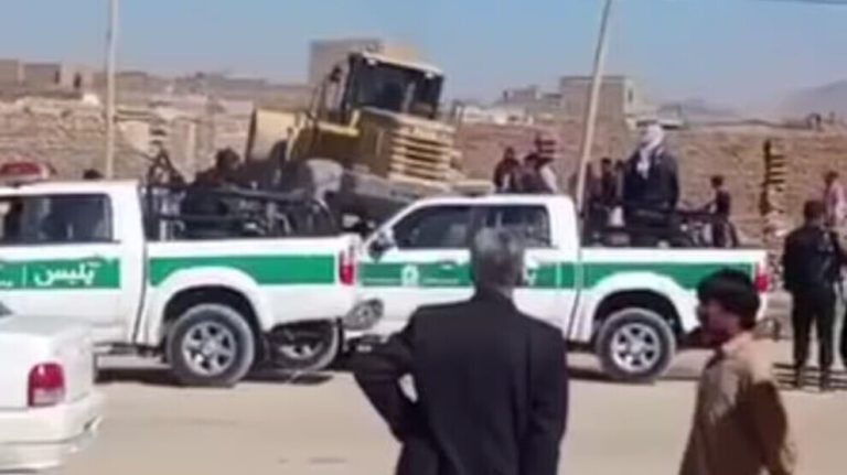 اعتقال المواطنين البلوش يفجر الاوضاع الامنية داخل سيستان وبلوشستان اثر اقتحام تشاندوكان