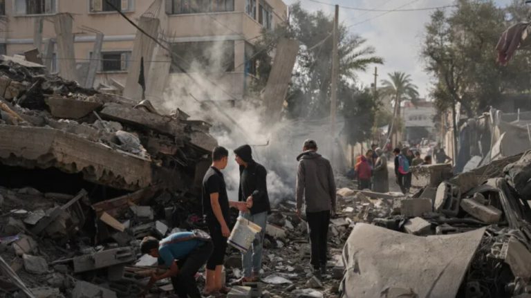 تطورات حرب الإبادة في قطاع غزة ومقتل 6 فلسطينيين في غارات جديدة