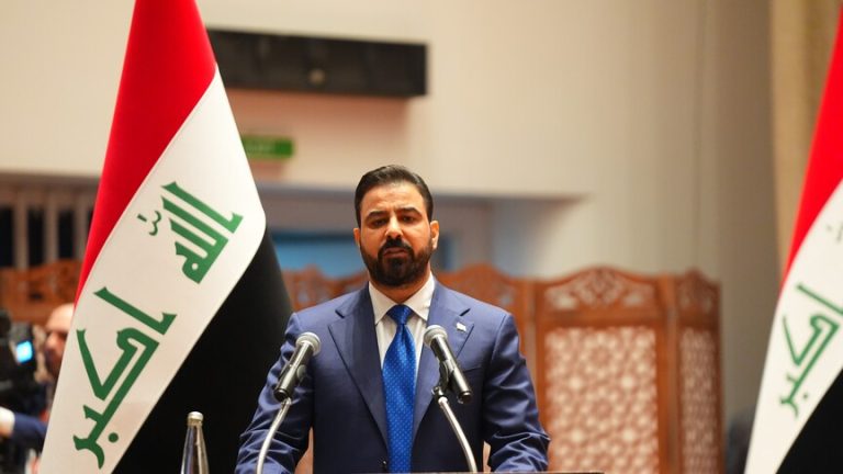 الزيدي يتعهد بحصر السلاح بيد الدولة بعد نيل حكومته ثقة البرلمان العراقي