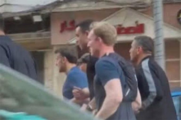 ماكرون وزوجته يخطفان الأنظار بجولة رياضية صباحية في شوارع الإسكندرية
