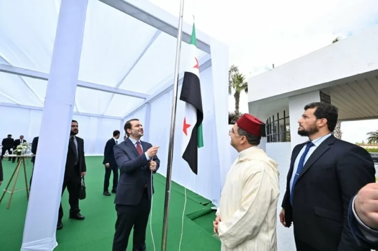 الخارجية السورية ترفع العلم الرسمي في الرباط وتنهي عقودا من أوهام الانفصال