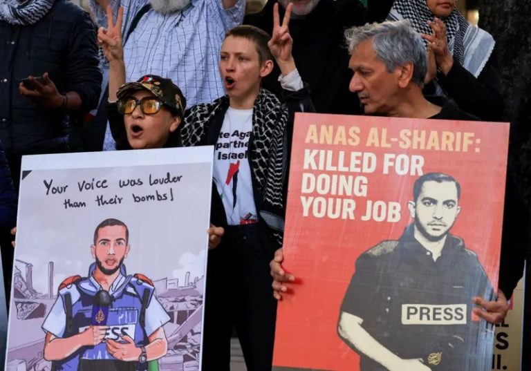 صحفيو فلسطين بين مقصلة الاستشهاد وغياهب السجون.. صمود يواجه الإبادة والتعتيم