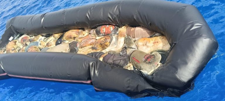 مصر..عرض 17 جثة من ضحايا مركب الهجرة غير الشرعية بمطروح على الطب الشرعي