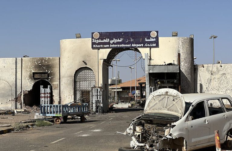 السعودية: على الدول المجاورة للسودان احترام سيادته