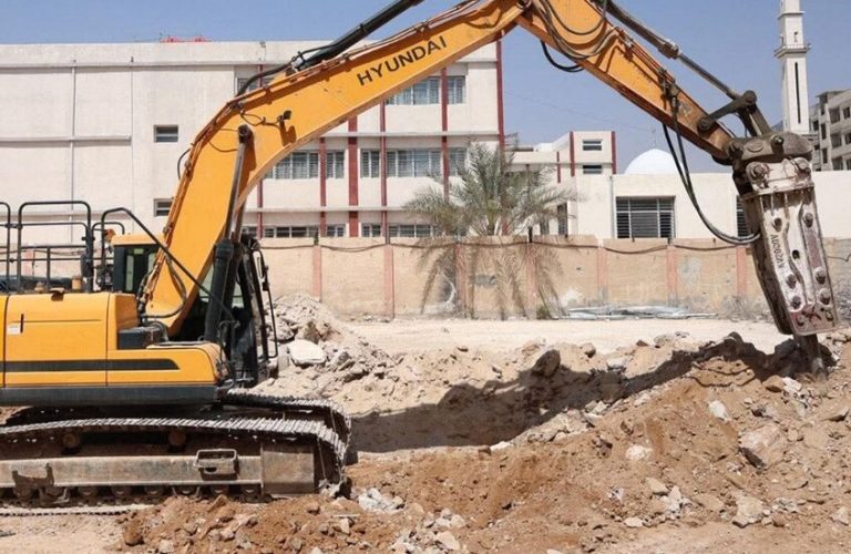 مأساة تحت الركام: العثور على رفات أم وأطفالها بمدرسة في دوما
