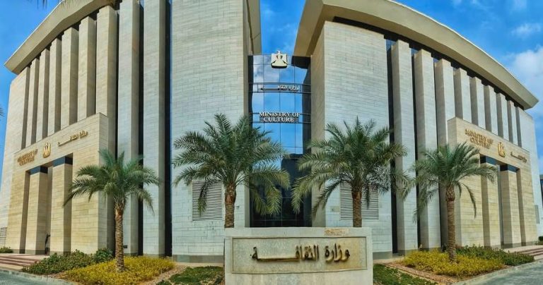 قرار من وزارة الثقافة يثير جدلا واسعا بين الناشرين.. واتحاد الناشرين المصريين يتدخل