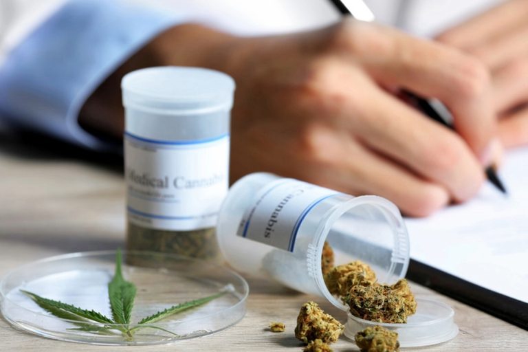 ارتفاع تعاطي القنب الطبي داخل إسرائيل بسبب صدمات الحروب والأزمات النفسية المتلاحقة
