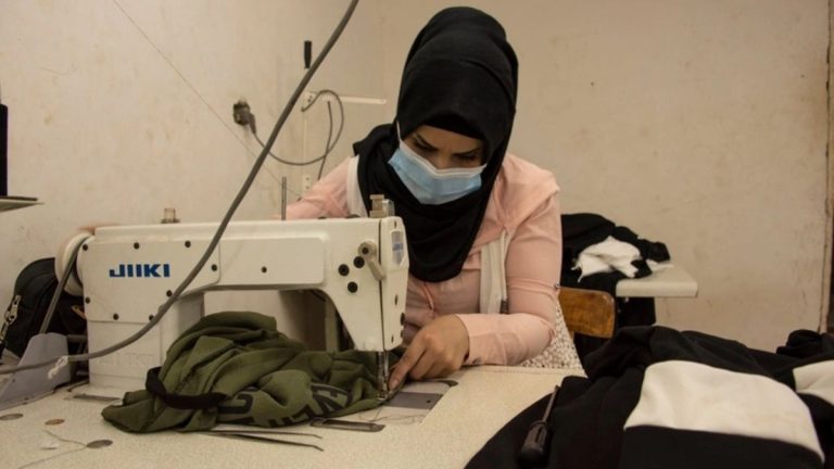 السوريون في مواجهة المجهول: صراع البقاء تحت وطأة التضييق الأمني والانهيار المعيشي