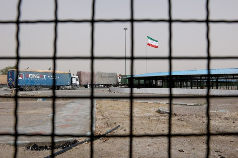 ترحيل امرأة بلوشية وطفليها من زاهدان إلى أفغانستان يثير تساؤلات قانونية واسعة