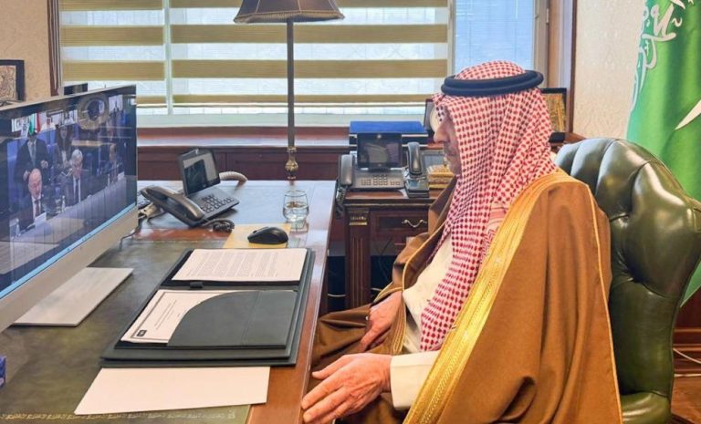 السعودية ترفض إغلاق هرمز وتعطيل الممرات الدولية