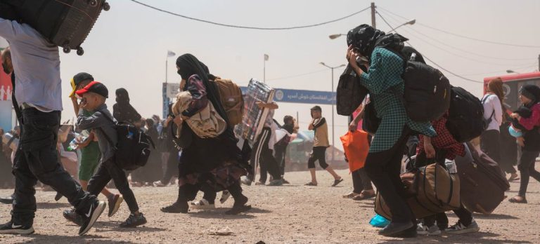 مفوض الأمم المتحدة يدعو لوقف ترحيل اللاجئين الأفغان قسريا